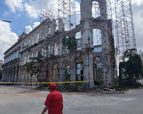 The Cuban regime survives thanks to our paranoia