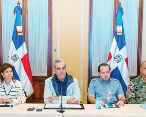 The Government extends suspension of working hours and teaching at the national level