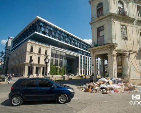 The Government makes public its program to “correct distortions and re-boost the economy”