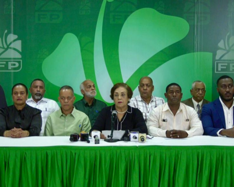 The Government punishes more than 750 thousand employees with undue taxes, says Fuerza del Pueblo