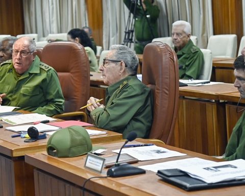 The National Defense Council met with the presence of Raúl Castro