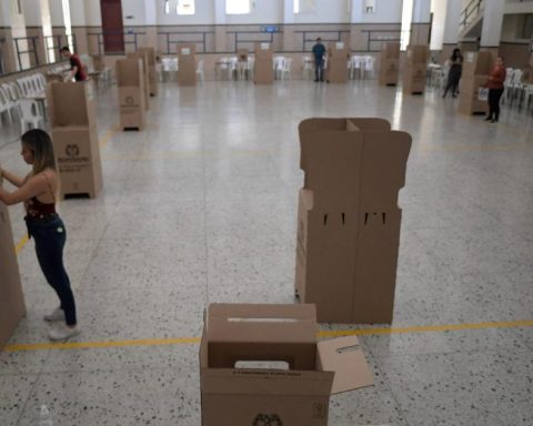 The Registry Office relocates several voting stations before the consultation of the Historical Pact