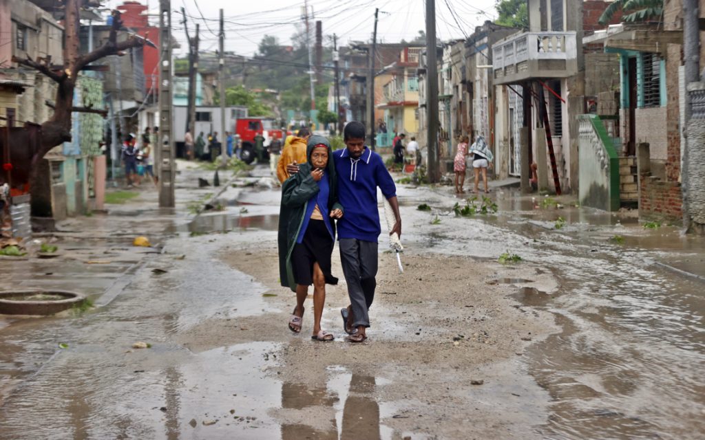 The US excludes Cuba from its aid plan to the Caribbean after the passage of Hurricane Melissa