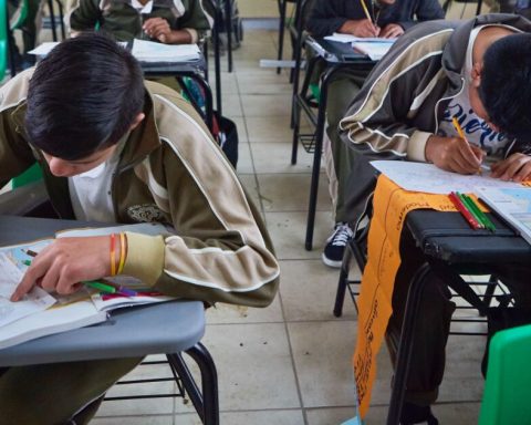 The budget for scholarships increases, but decreases in higher education