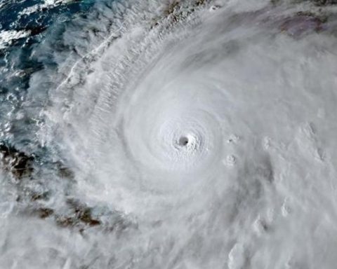 The dangerous hurricane Melissa makes landfall in Guamá, Santiago de Cuba, with category 3