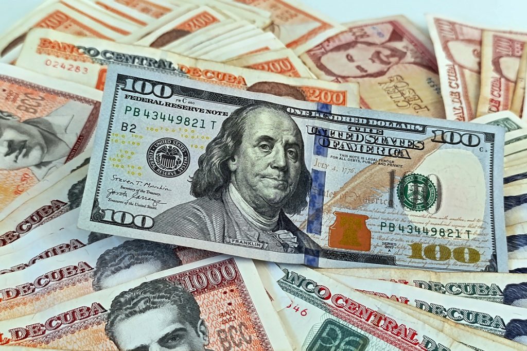 The dollar continues to rise in Cuba and aims for 500 pesos in “an extreme scenario,” according to analysts