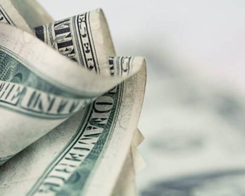 The dollar in Colombia began the week with losses and negotiating less than $ 3,860