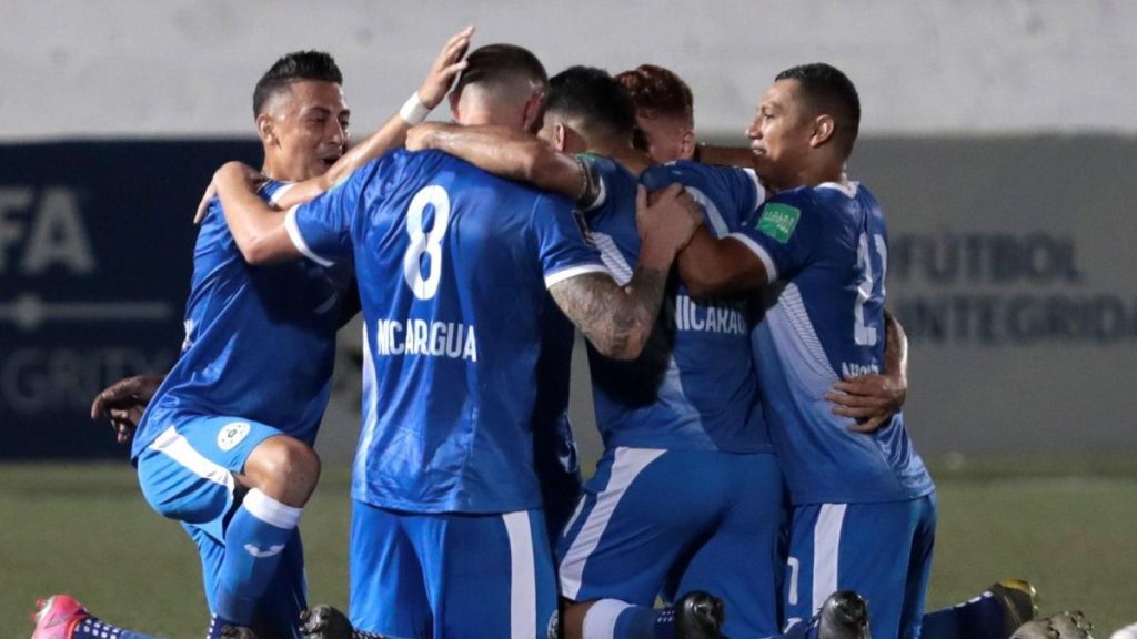 The police enter the Nicaragua locker room to take away a player