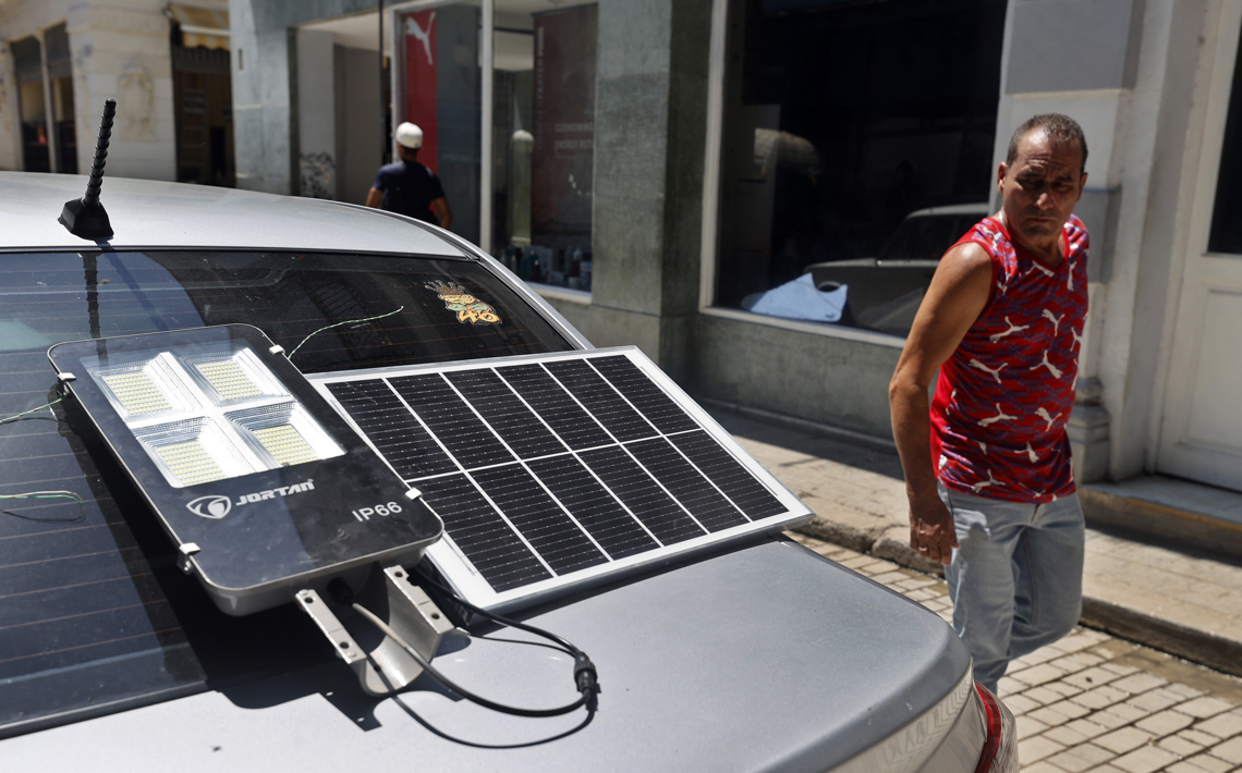 The recovery of the Electrical System after its partial collapse does not reduce blackouts