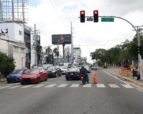 The role of those involved in the Camaleón case in orchestrating the fraud in Intrant and favoring Jochi Gómez companies with contracts