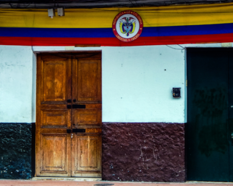 The town in Colombia that is quiet, but has a labyrinth of tunnels underground