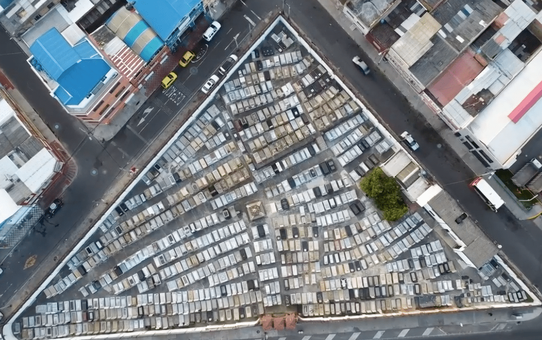 El cementerio con forma triangular en Colombia : un lugar sagrado lleno de historia y misterio