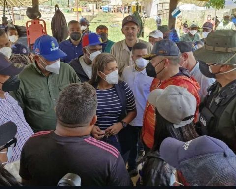 There are four bodies found in the El Callao mine