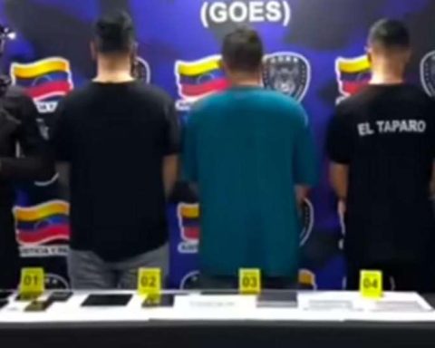 They arrested two accused of manipulating the price of the dollar