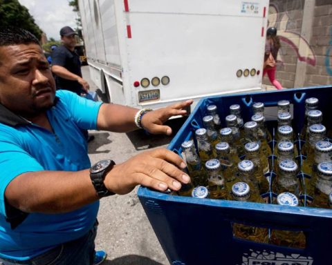 They ask Cerveceras to stop "Commercial discrimination with exclusive discounts" against small and medium merchants