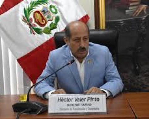 They ask that the Ethics Commission evaluate Congressman Héctor Valer with a journalist
