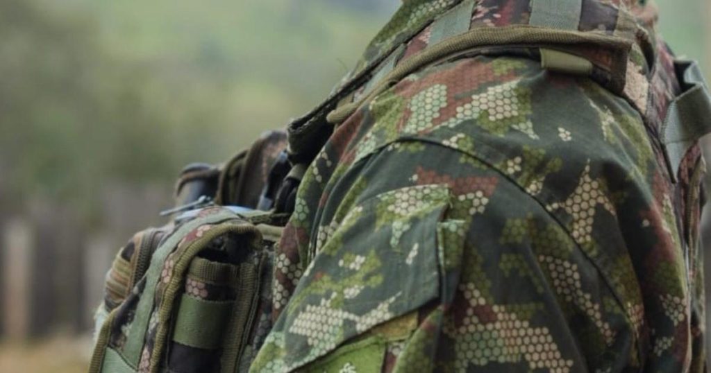 They condemn a four -month prison soldier for the crime of dropout