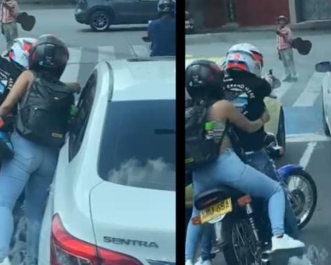 They offer a reward for 'motorcycle thieves' who shot at a vehicle in the center of Cali