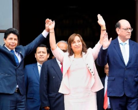 They present a bill to exclude vacant presidents from life pensions