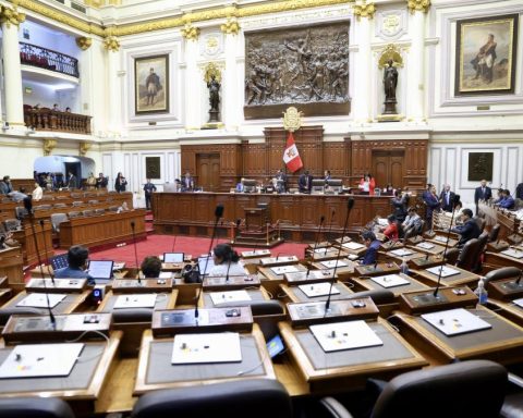 They warn of proposals in Congress that would affect public finances