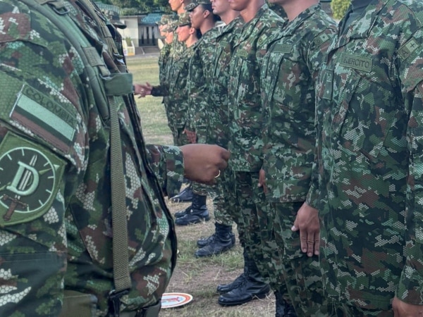 This establishes the new decree on the voluntary extension of military service: requirements and conditions