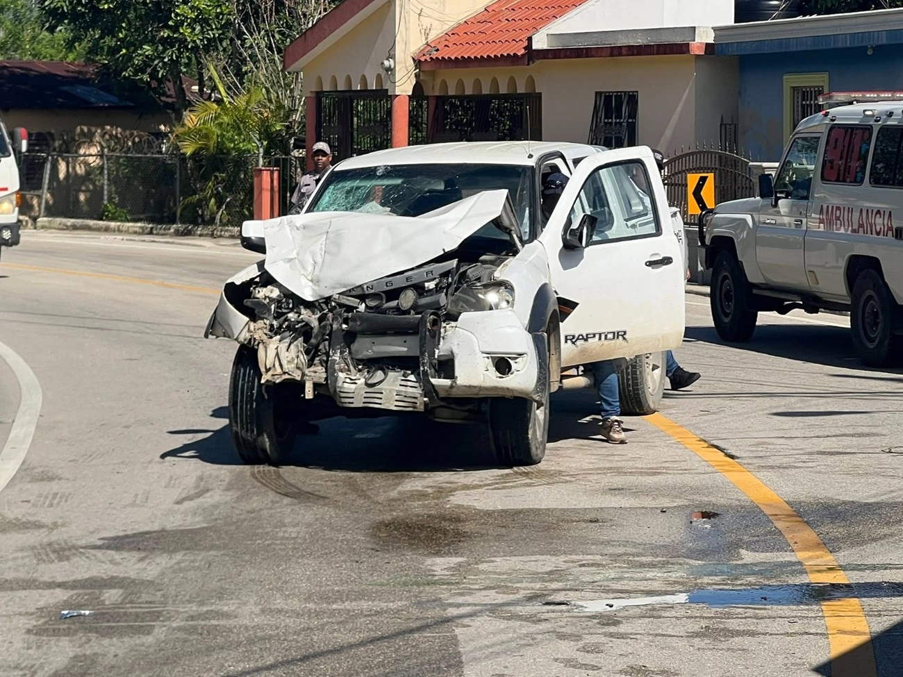 Accidente de carro en carretera Luperón