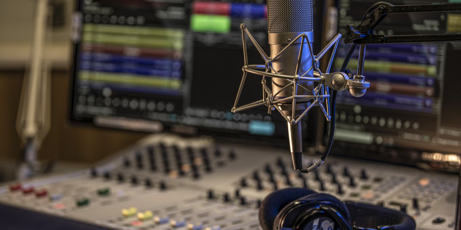 Today is day: national radio, women and John Lennon highlighted