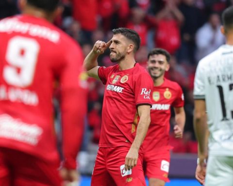 Toluca continues in steamroller mode and thrashes Querétaro 4-0