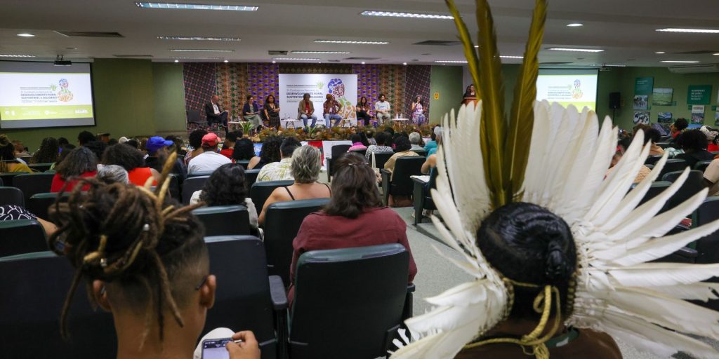 Traditional peoples discuss the agroecological transformation