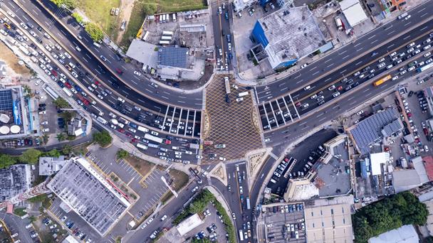 Traffic lights stop access to the new Pintura overpass