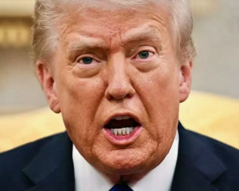 Trump announces additional 100% tariffs against China