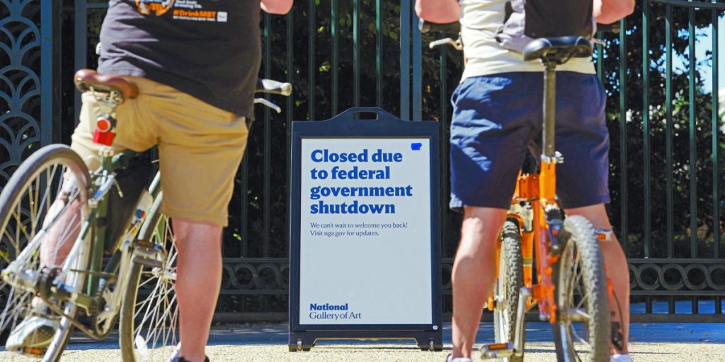 Trump announces first layoffs by the Shutdown of the US government