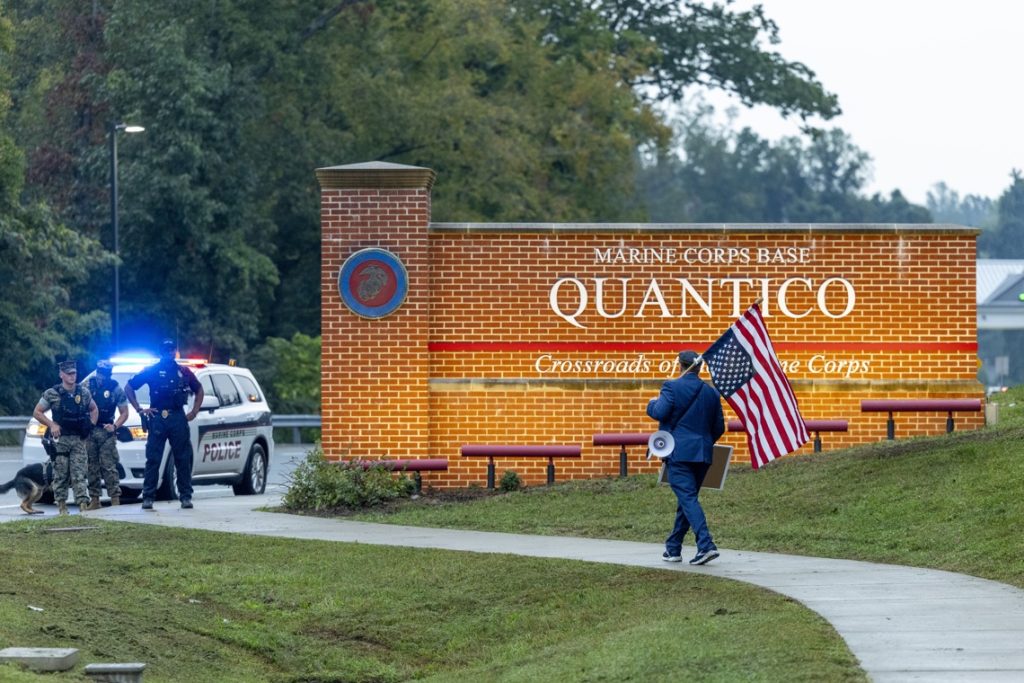 Trump invokes the "internal enemy" and plans to militarize cities, but the army responds with coldness