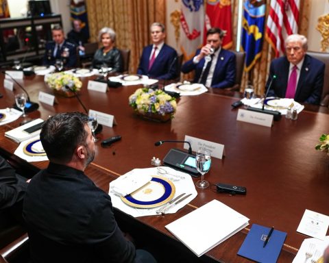 Trump oscillates on Ukraine as he waits for new negotiations with Putin