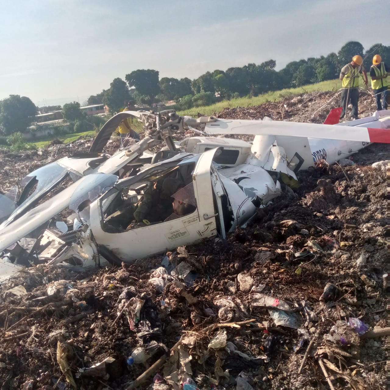 Two military die after helicopter in San Vicente landfill