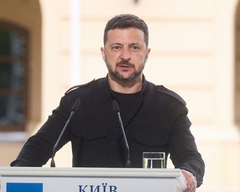 Ukraine asks its allies for air protection after Russian bombings that left four dead