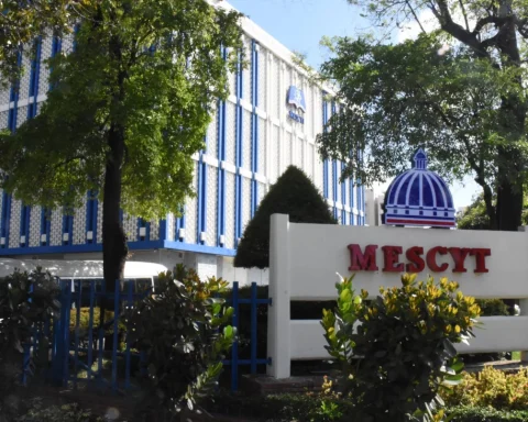 MESCyT abre convocatoria para 8,000 becas nacionales