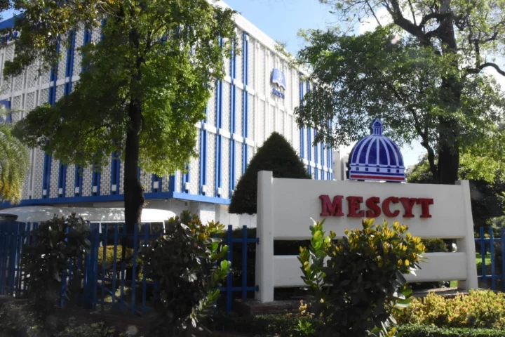 MESCyT abre convocatoria para 8,000 becas nacionales