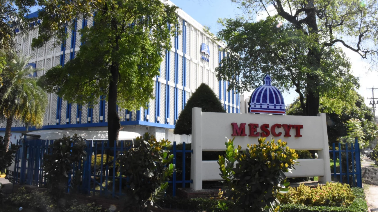 MESCyT abre convocatoria para 8,000 becas nacionales