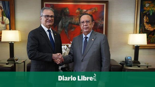 Valdez Albizu receives a visit from the president of the TSE, Ygnacio Camacho