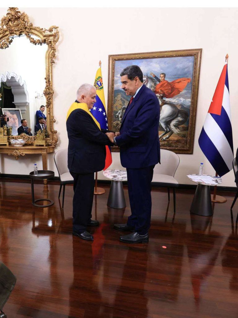 Venezuela confers maximum Diplomatic distinction on Ambassador of Cuba