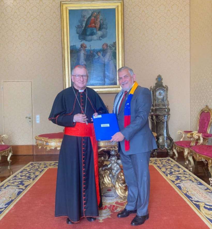 Venezuelan ambassador delivers Maduro's letter in the Vatican
