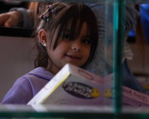 Venezuelan girl returns home after being kidnapped by the US Government