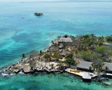 Very close to Cartagena: the secret magic of the Rosary Islands