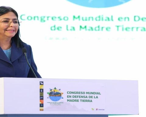 Vice President Rodríguez calls for changing the system to save life on the planet