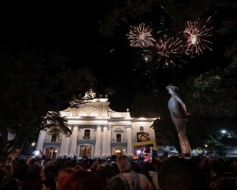 Inicia vigilia para celebrar la canonización de José Gregorio y Carmen Rendiles