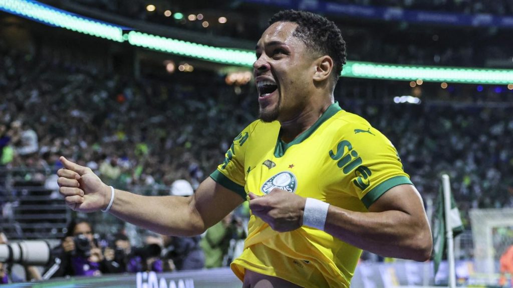 Vitor Roque does it again: "He's as good as Endrick or Estevao"