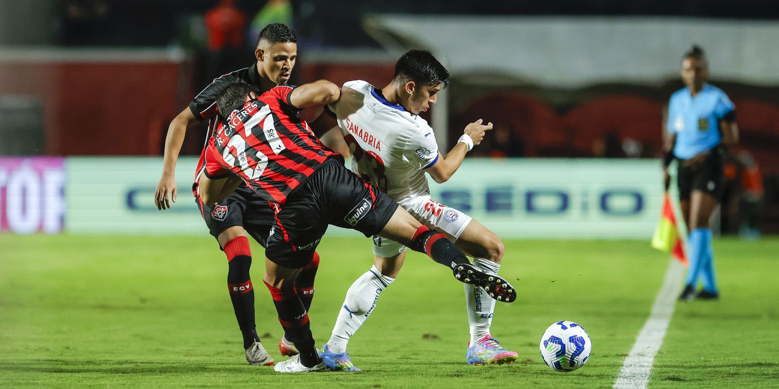 Vitória defeats Bahia and gains momentum in the fight against relegation