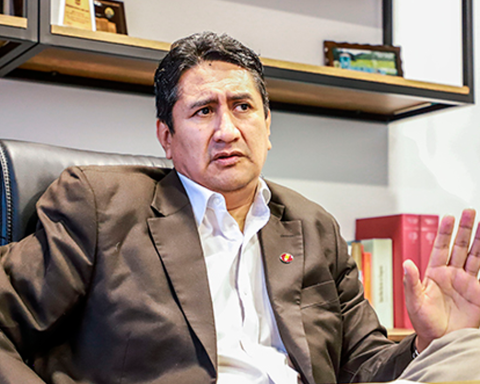 Vladimir Cerrón reappears: analyzes the fall of Dina Boluarte and confirms participation of Perú Libre in Elections 2026