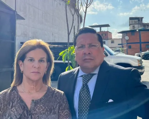 “We gave each other the long-delayed hug”: Perkins Rocha's wife managed to visit him after more than a year detained and held incommunicado